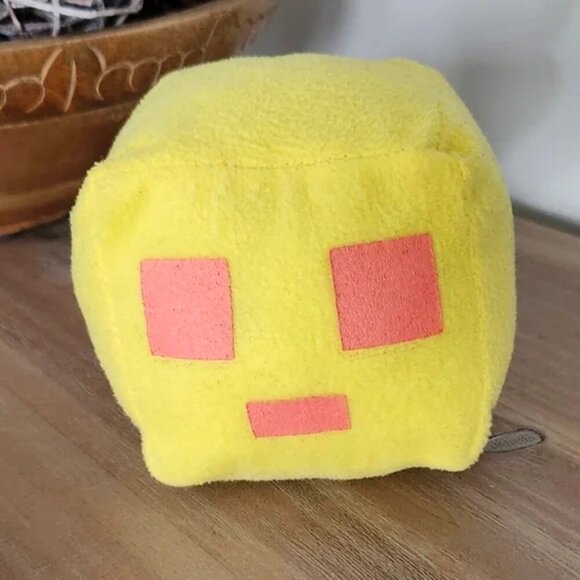 Minecraft Yellow Plush Toy โ 5"x5" โ Pre-Owned โ Pink Accents - Very Clean - Picture 2 of 10